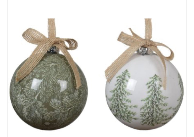 Green woodland tree bauble with jute bow 2 colours