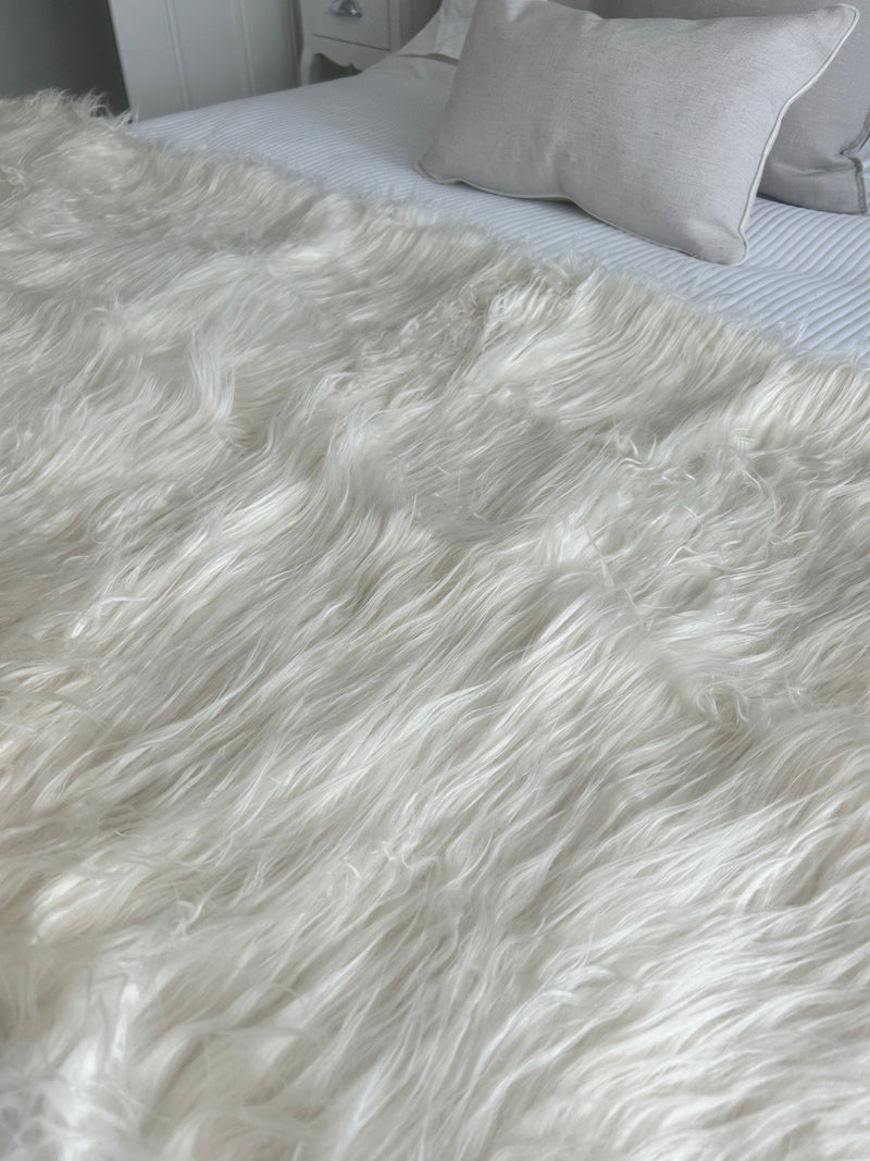 Luxe Thick Faux Fur Throw 125x150cm