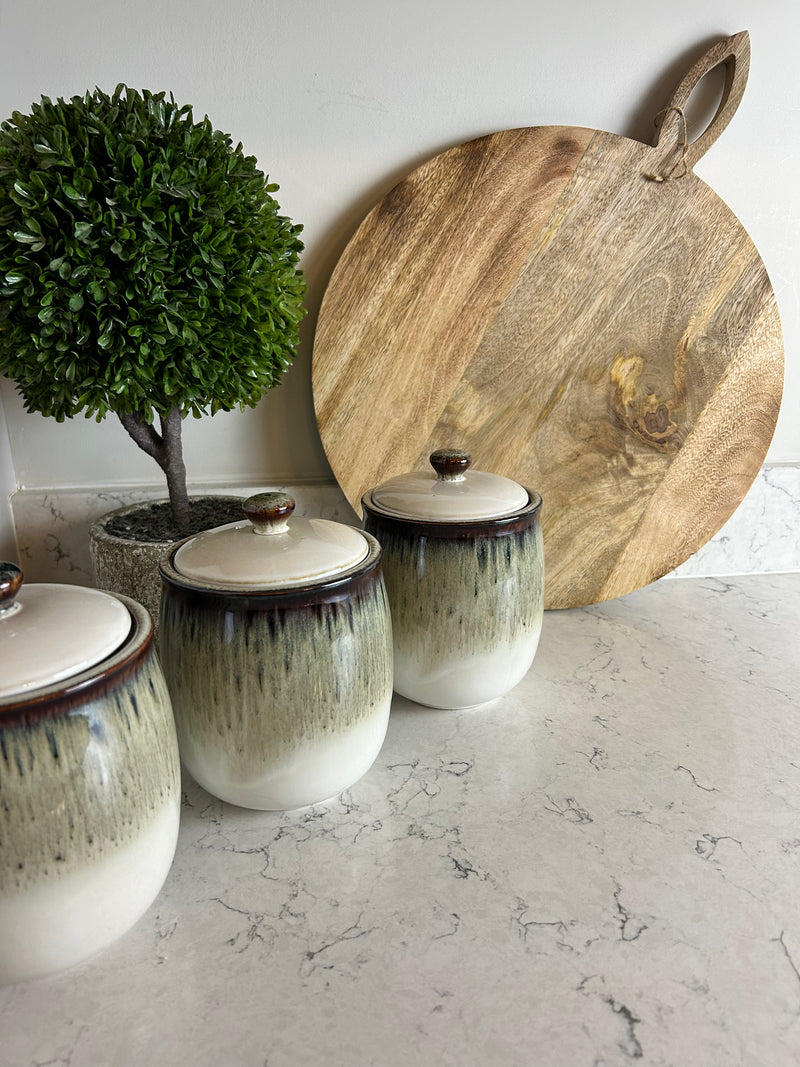 Large round chunky wood chopping board 28cm