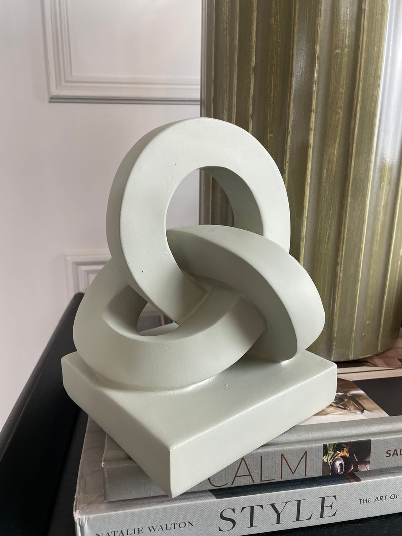 Grey resin link decoration