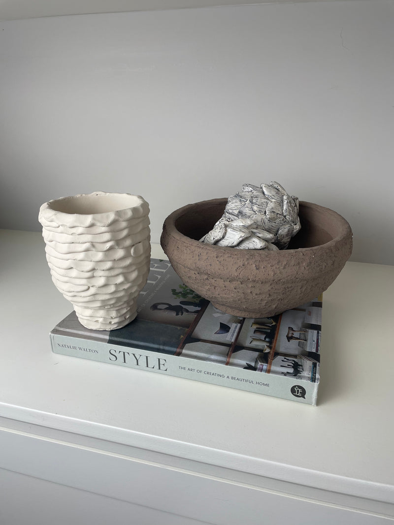 Off White Scalloped textured Edged Plant Pot