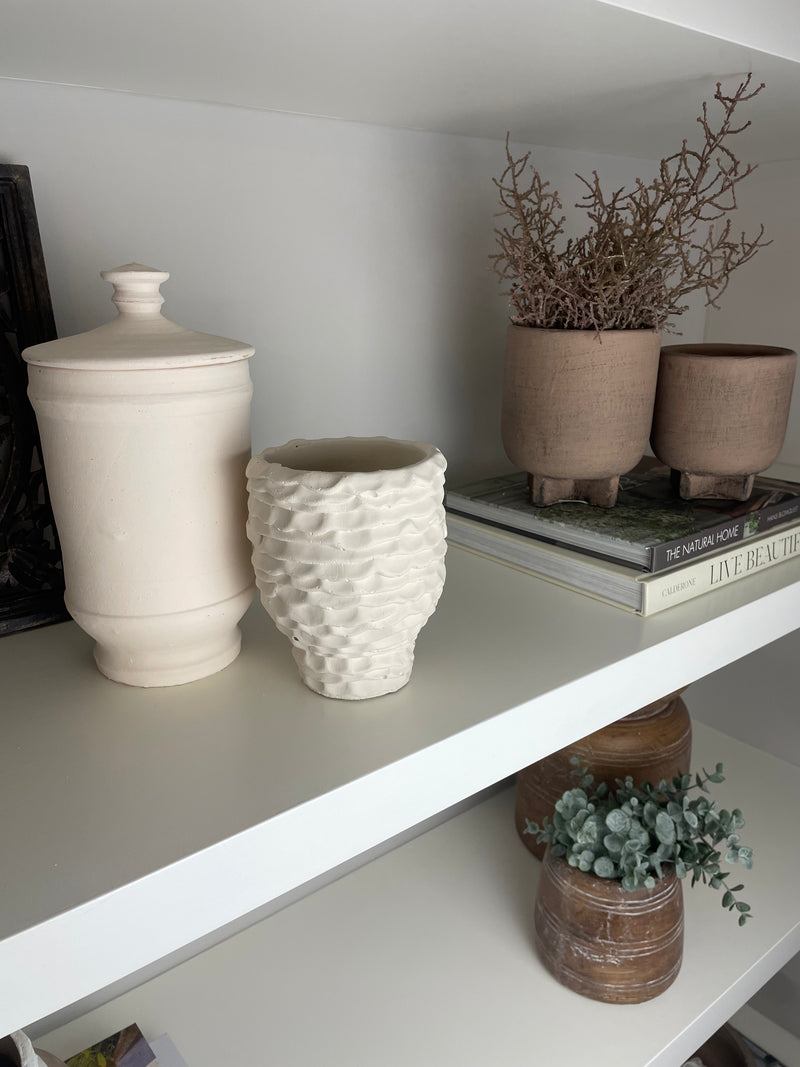 Off White Scalloped textured Edged Plant Pot