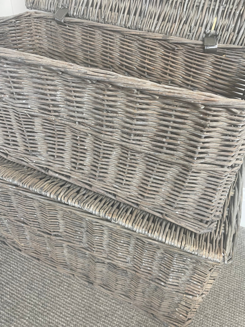 Medium woven willow wicker lidded box basket trunk