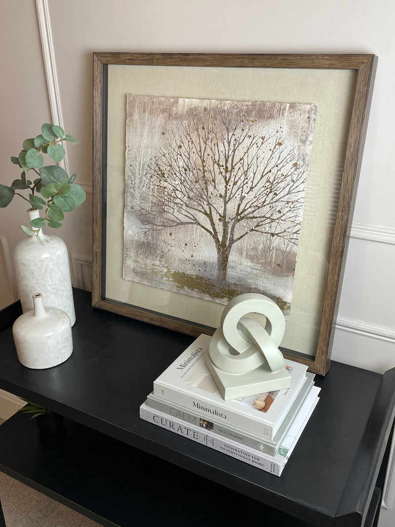 Grey resin link decoration