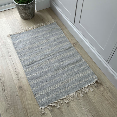 Pale grey stripe rug 60x90 A