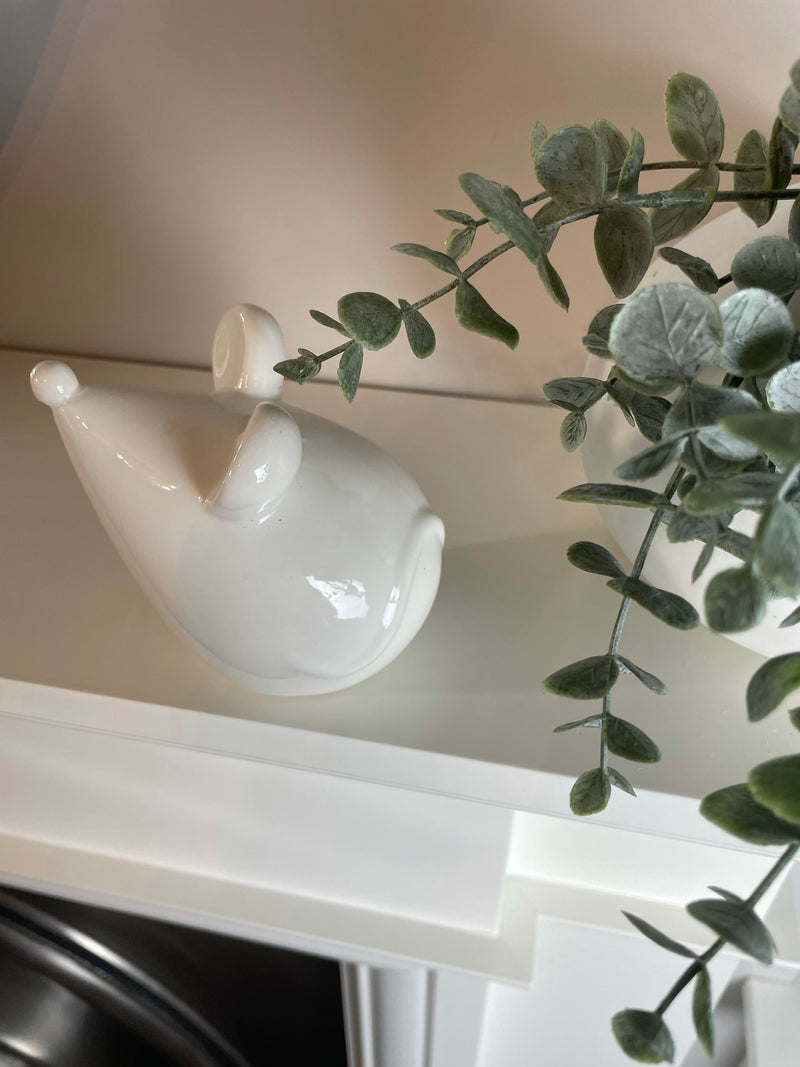 White sitting chunky ceramic mouse