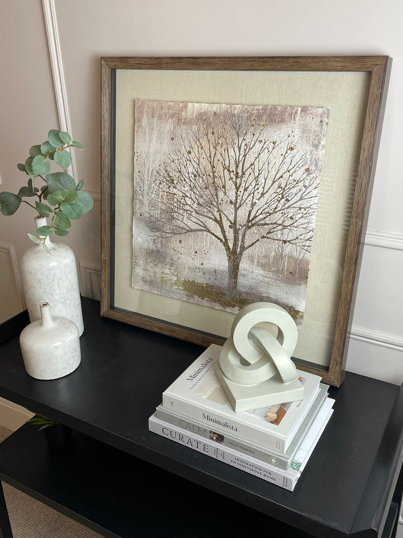 Grey resin link decoration