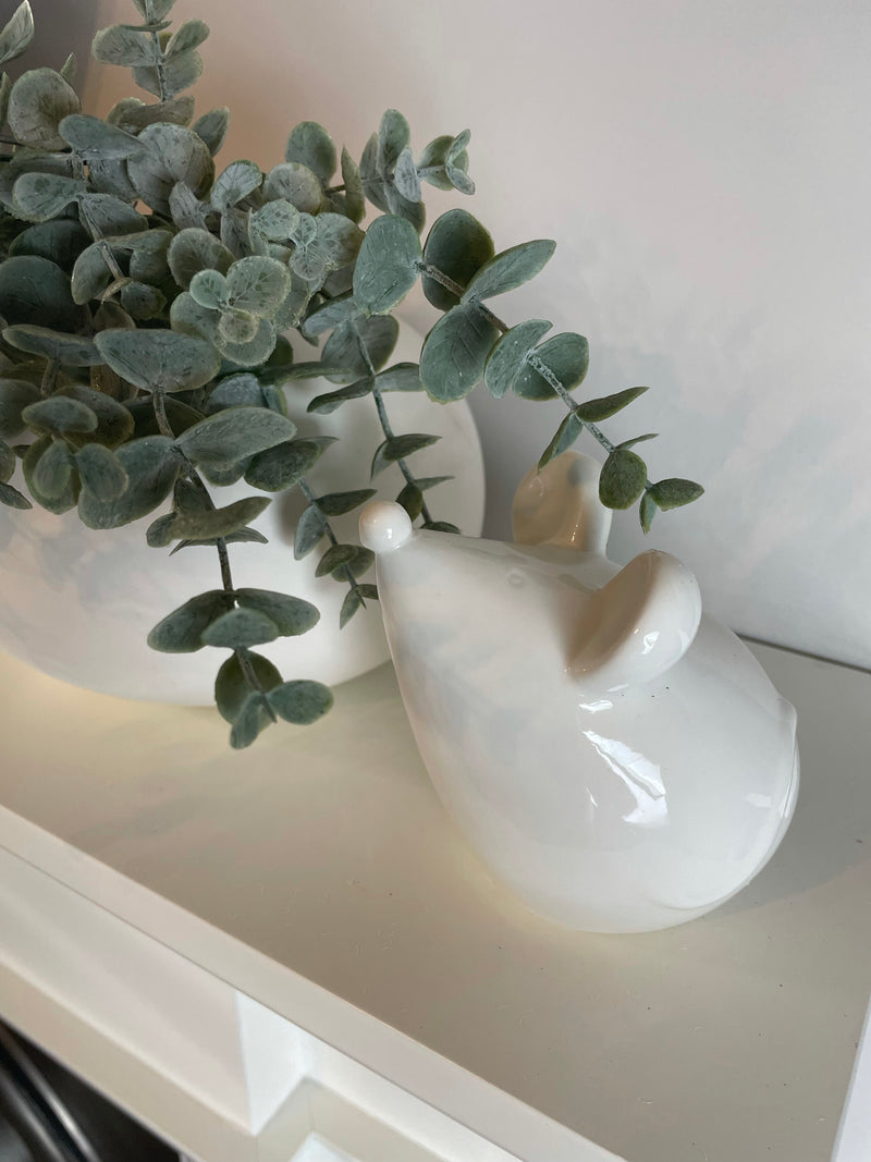 White sitting chunky ceramic mouse