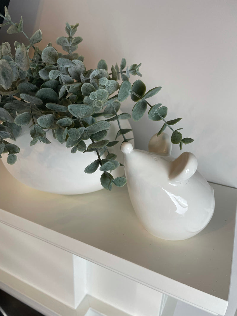 White sitting chunky ceramic mouse