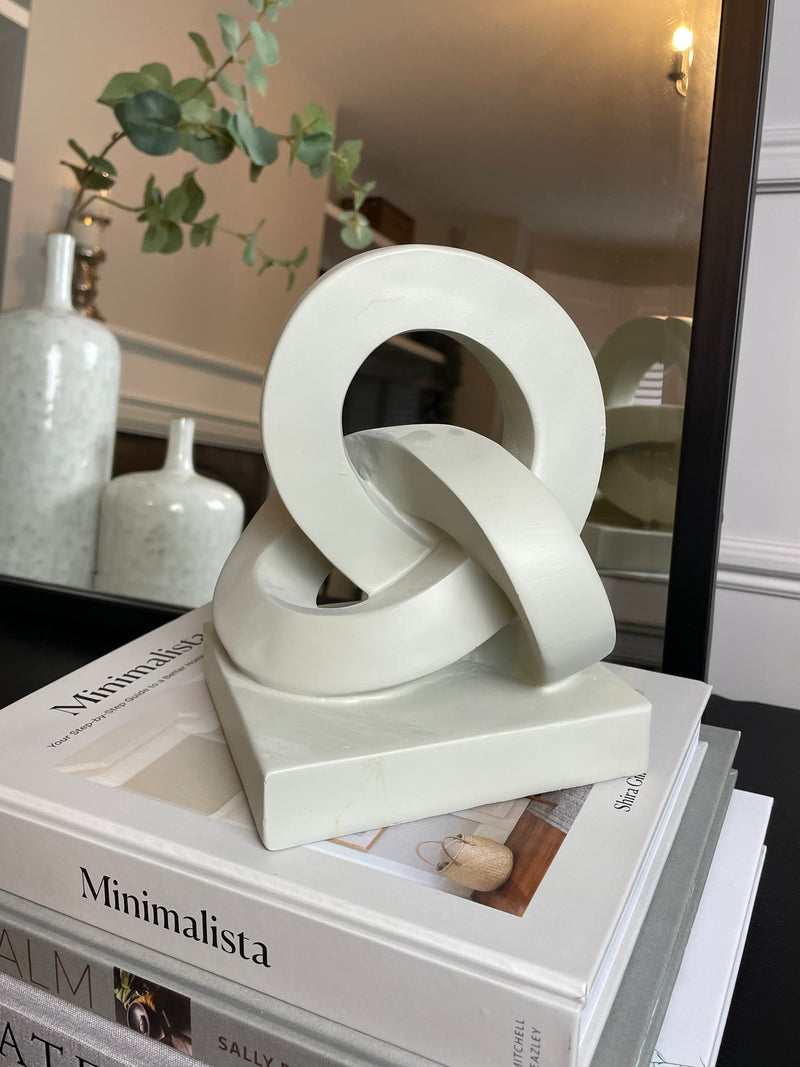 Grey resin link decoration