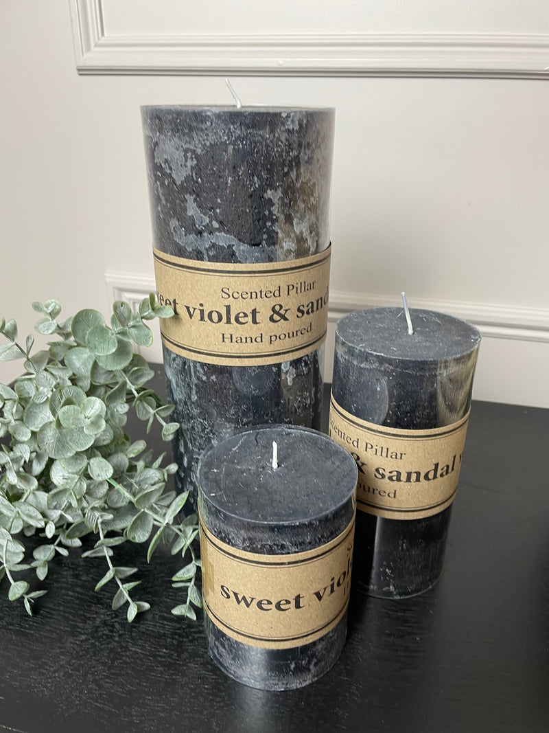 Small sweet violet and sandalwood pillar candle