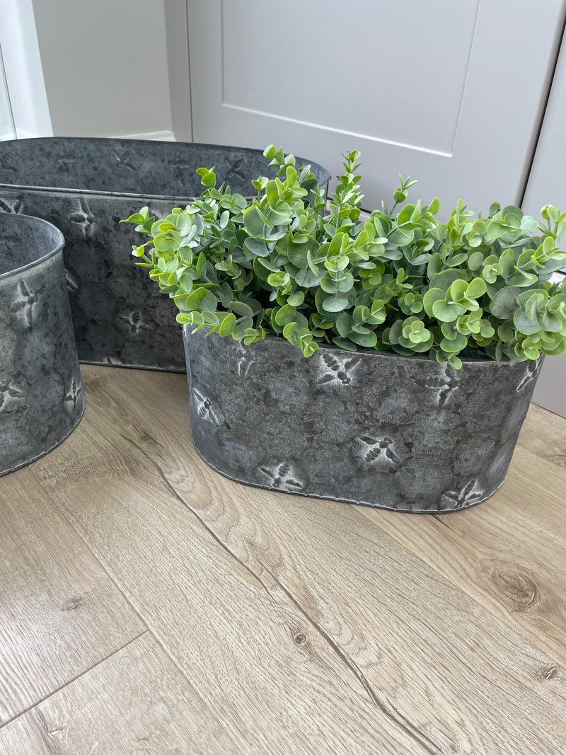 Metal oval bee print planter