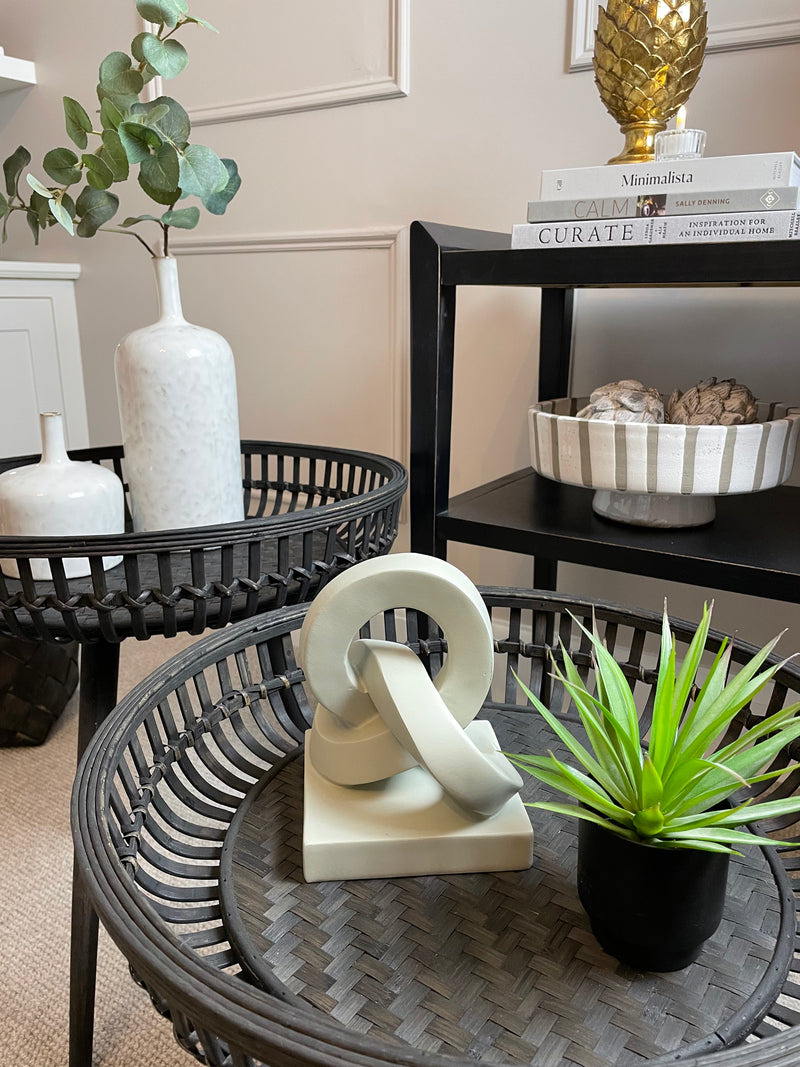Grey resin link decoration