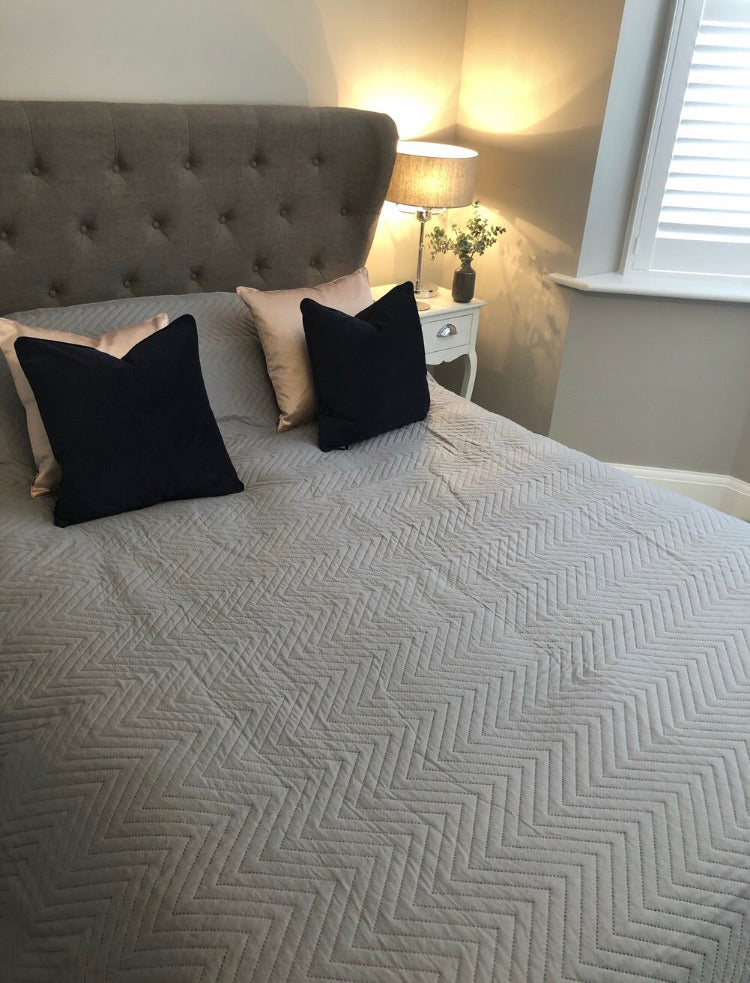 Light grey quilted bedspread throw king double 230cm by 200cm