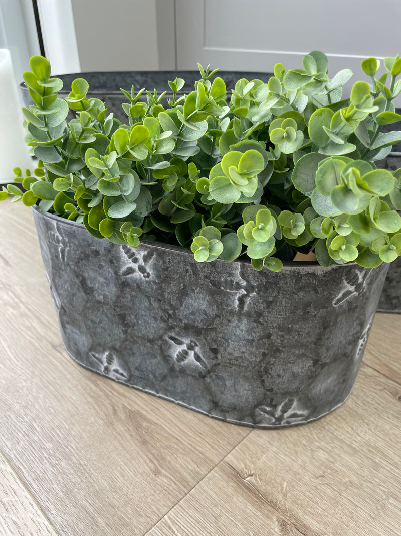 Metal oval bee print planter