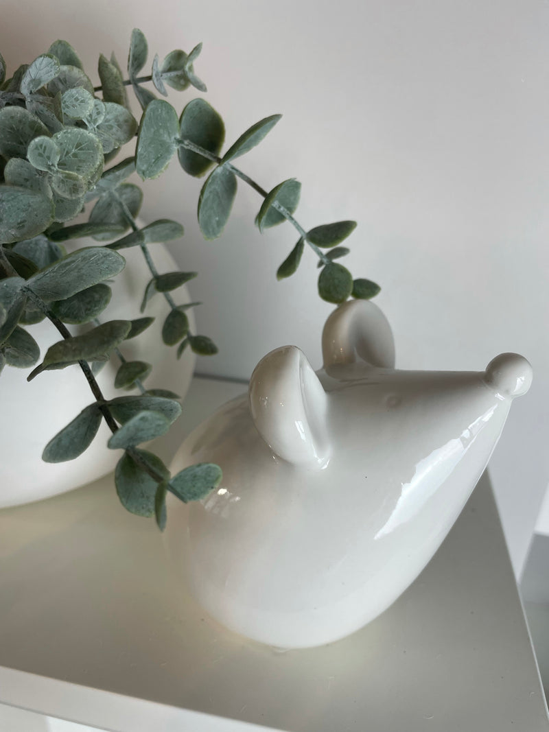 White sitting chunky ceramic mouse
