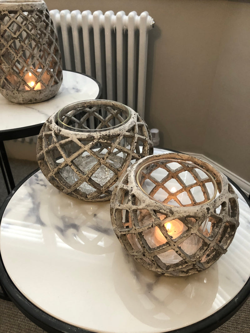 Medium squat lattice candle holder