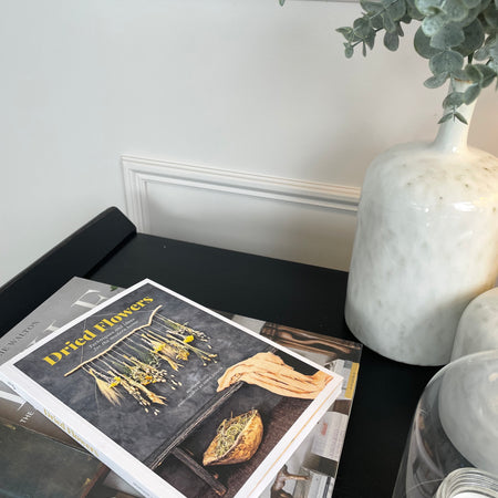 Dried Flowers-Techniques and ideas for the modern home book