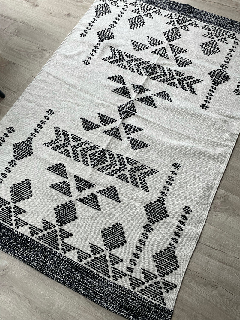 Large boho monochrome rug 120x180