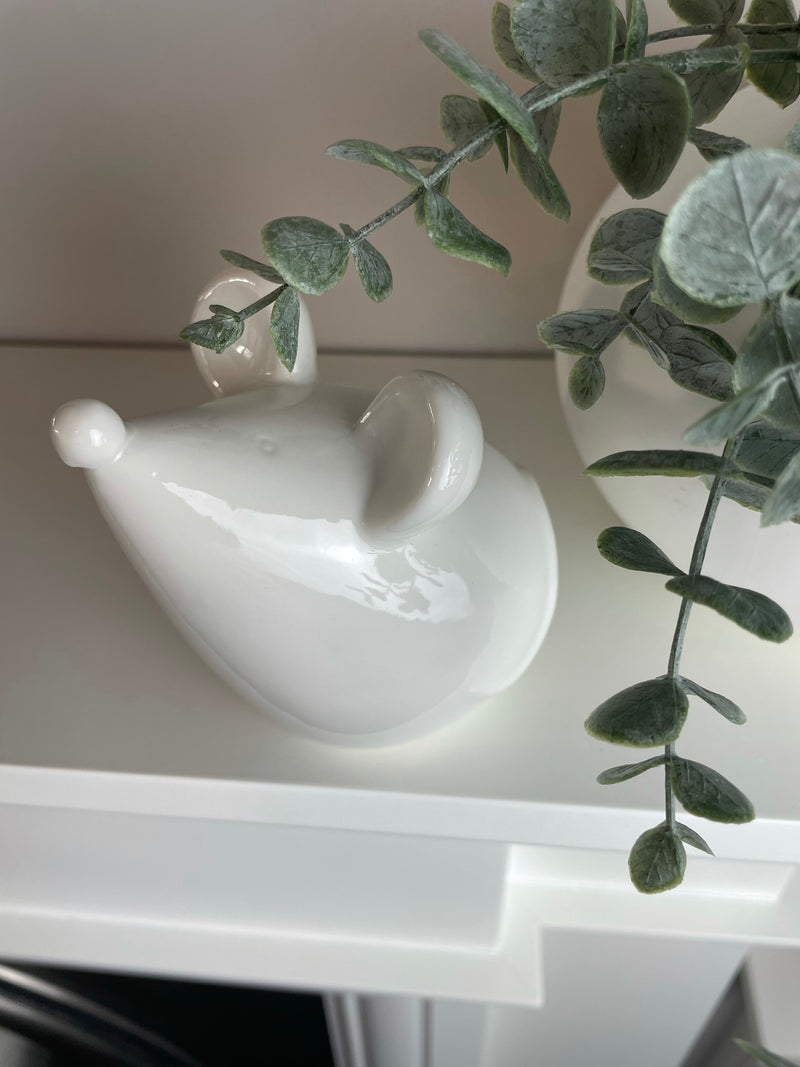 White sitting chunky ceramic mouse