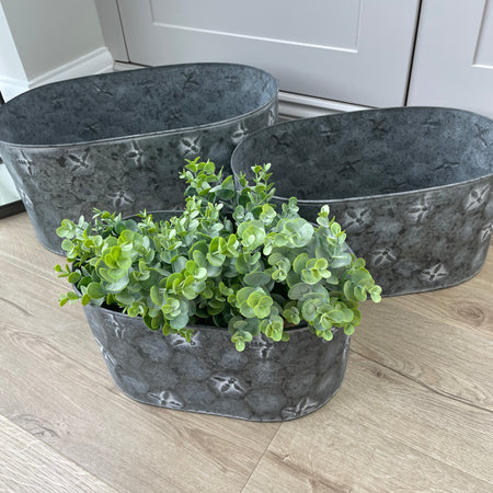Metal oval bee print planter