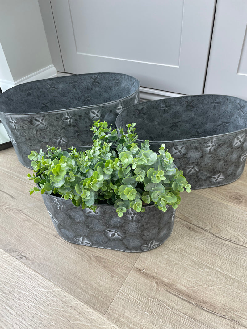 Metal oval bee print planter