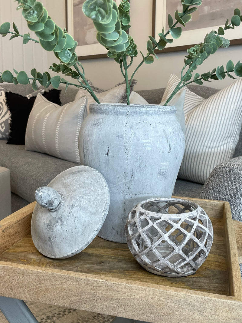 Medium squat lattice candle holder
