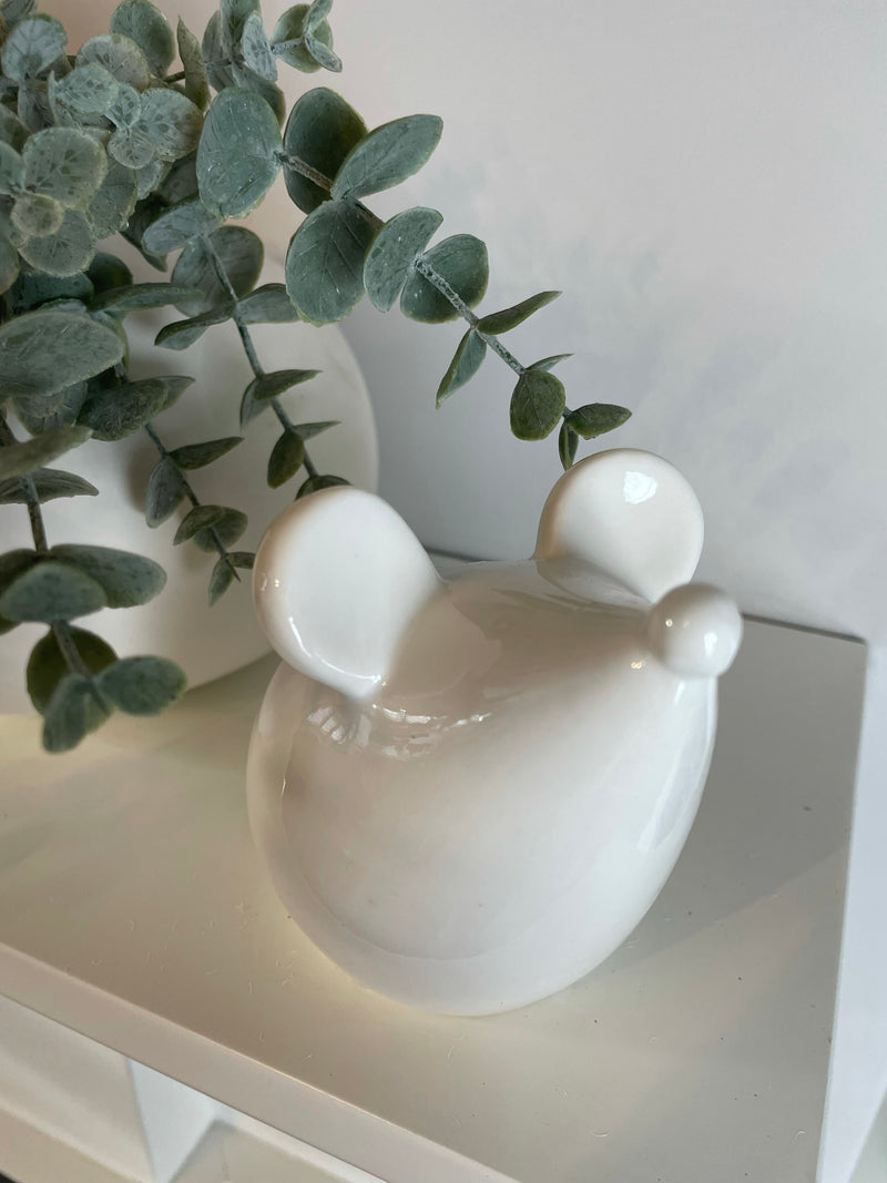 White sitting chunky ceramic mouse