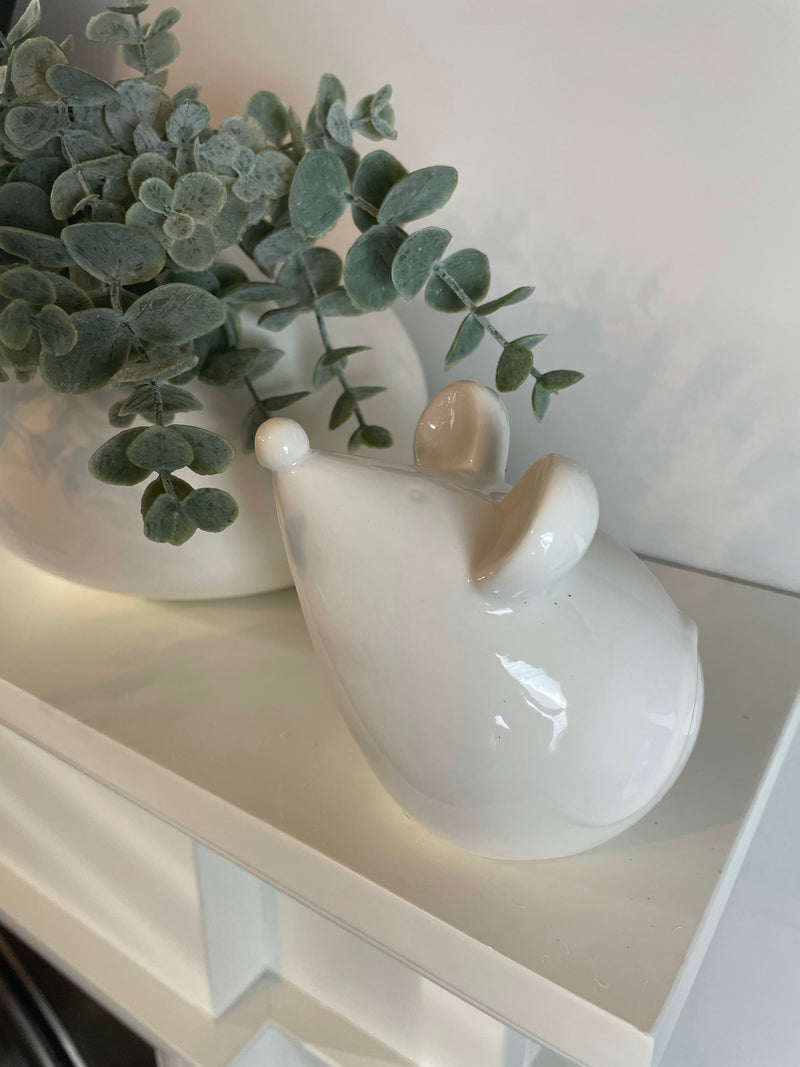 White sitting chunky ceramic mouse