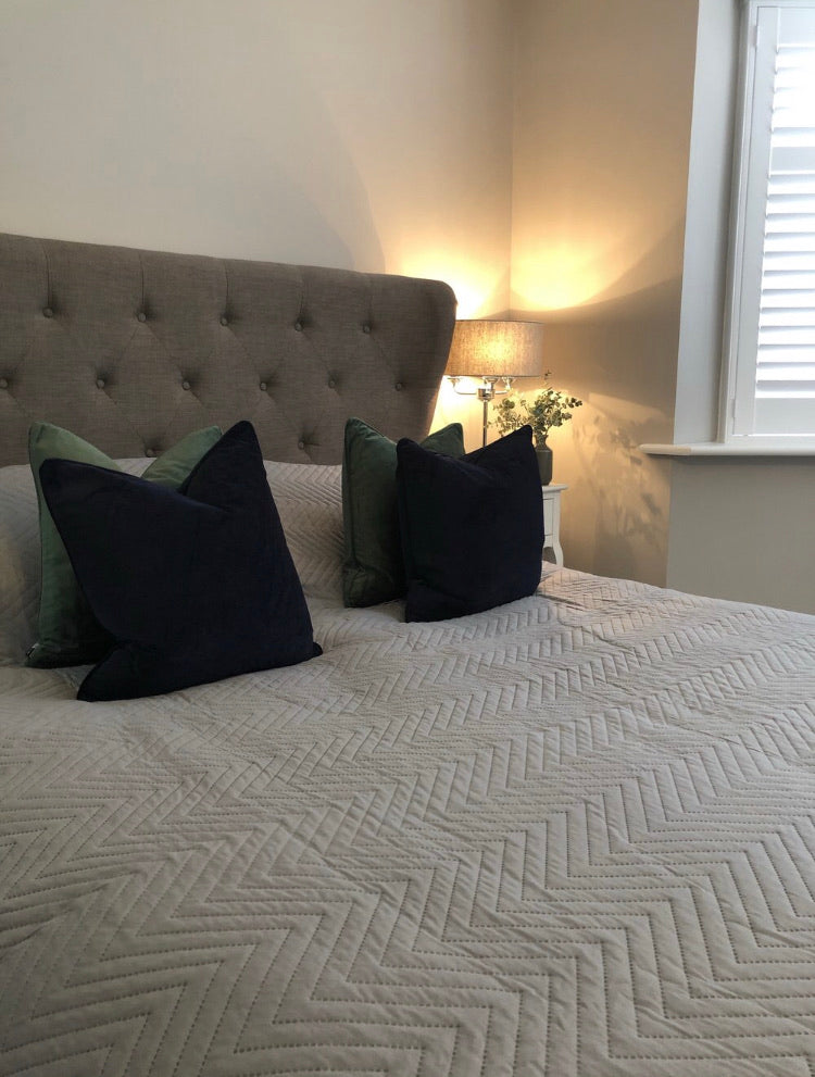 Light grey quilted bedspread throw king double 230cm by 200cm