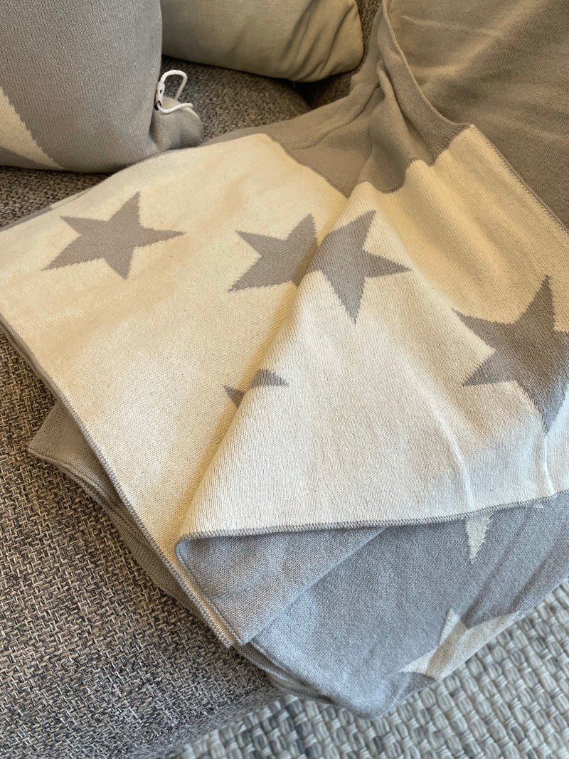 Double sided dove grey and cream star knit throw